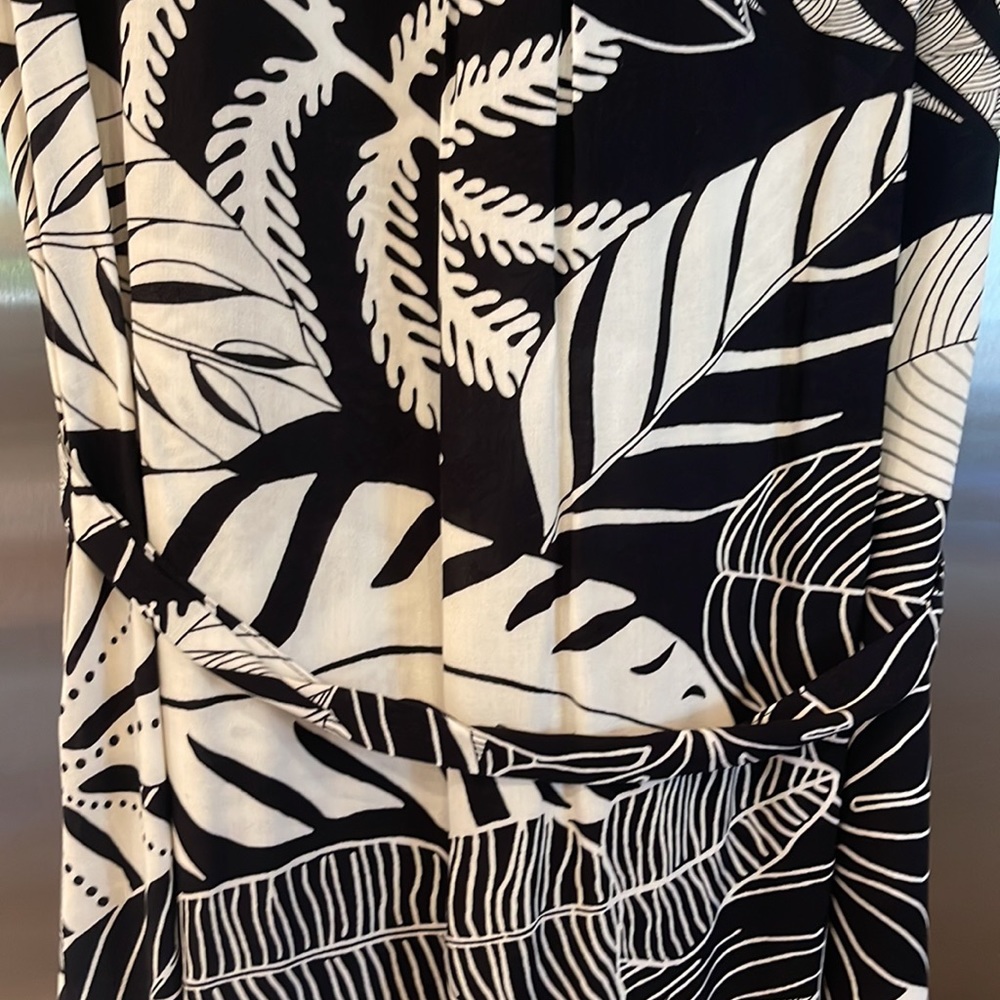Farm Rio dress. - Picture 8 of 9